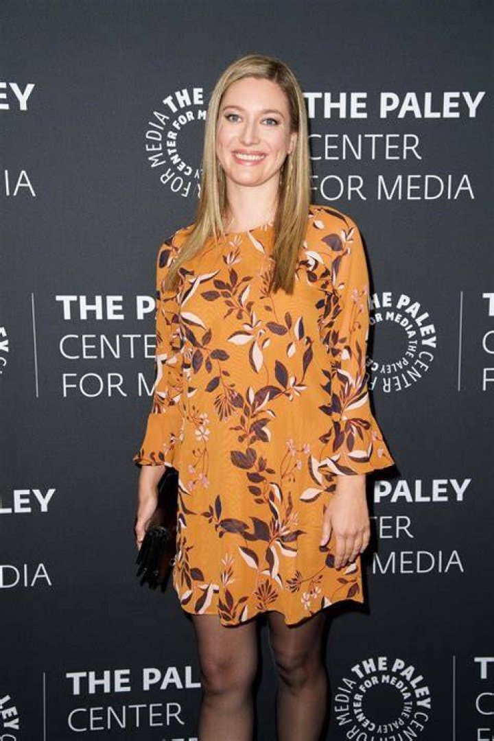 Zoe Perry Biography, Age, Height, Family, Net Worth, Husband & Images